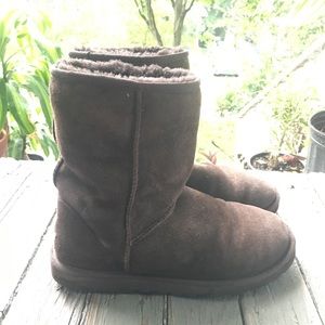 Mid height UGG boots - Dark Brown
